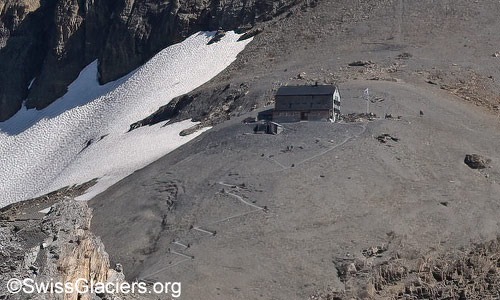 Die neu renovierte Blüemlisalphütte und das Hohtürli. Foto vom 23. August 2024.
