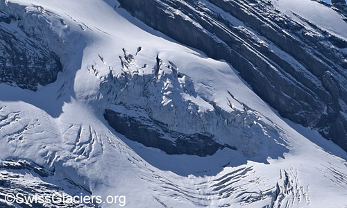Abbruch im mitteren Teil des Doldenhorngletschers. Foto vom 7. September 2025.