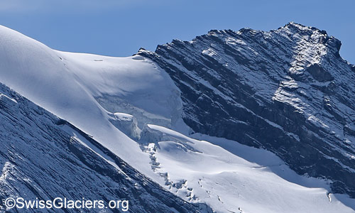 Eindrücklicher Schrund unterhalb von Pt. 3432. Foto vom 7. September 2025.