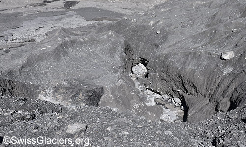 Unterer Teil des seit 2022 bestehenden Erosionsgrabens. Foto vom 7. September 2024.