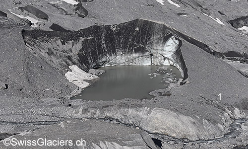 Unterer Gletschersee von der östlichen Seitenmoräne aus am 29.6.2019.
