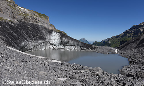 Unterer Gletschersee am Gamchigletscher von Süden.