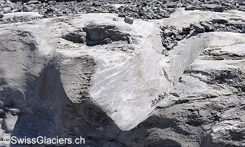 Der im Fels geformte Schmelzwasserkanal aus einer anderen Perspektive.