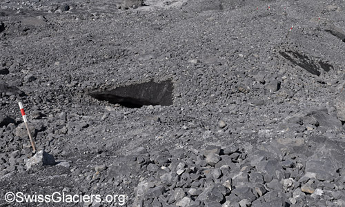 Toteis unter dem Bergweg. Stand 17.6.2023