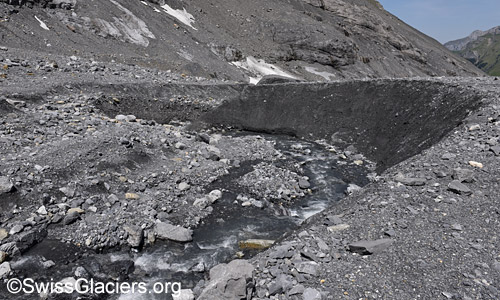 Blick auf den Eingang des westlichen Erosiongrabens aus Süden. Stand 17.6.2023