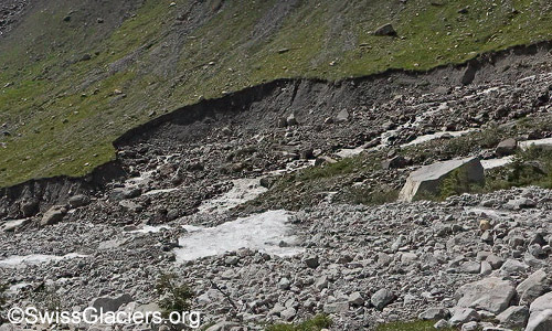 Erosion als Folge der Ablagerungen in der Kander. Foto vom 20.7.2024.