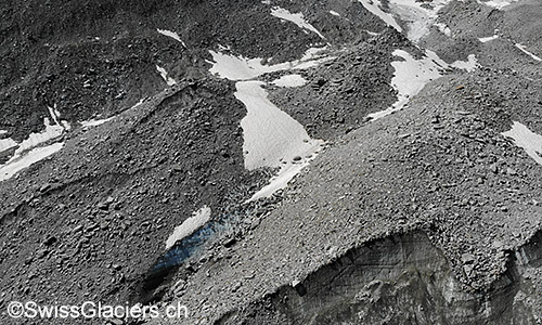 Gruebengletscher: Hügelige Oberfläche des Toteises am 9.8.2019.
