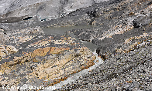 Südlicher Abfluss des Schmelzwassers vom Kanderfirn. Situation am 11.8.2022.