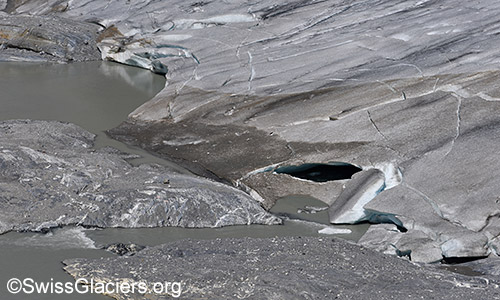 Gletschertor des Kanderfirns. Situation am 11.8.2022.