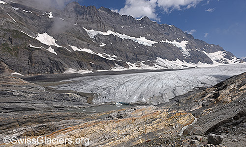 Gletscherzunge und Eisstrom des Kanderfirns. Situation am 20.6.2022.