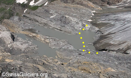 Blick auf die Gletscherzunge des Kanderfirns und die proglazialen Seen. Situation am 20.8.2024.