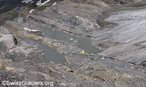 Blick auf die Gletscherzunge des Kanderfirns und die proglazialen Seen. Situation am 3.7.2023.