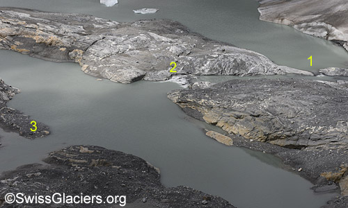 Kanderfirn: Abfluss des Schmelzwassers am um 13 Uhr. Foto vom 3.7.2023.