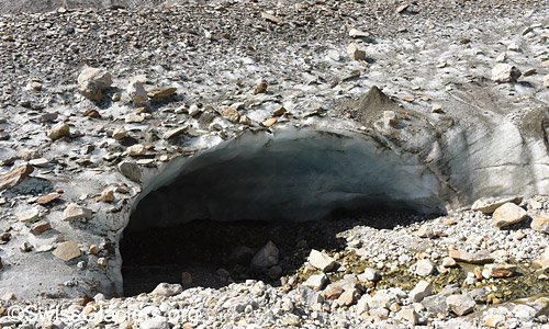Seitlicher Schmelzwasserkanal am 17. Juli 2023.