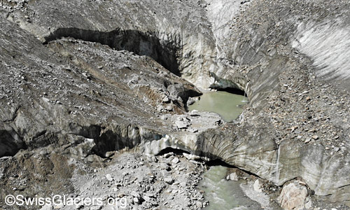 Östlicher und mittlerer Einsturztrichter im Oberaargletscher von Osten am 18. Juli 2025.