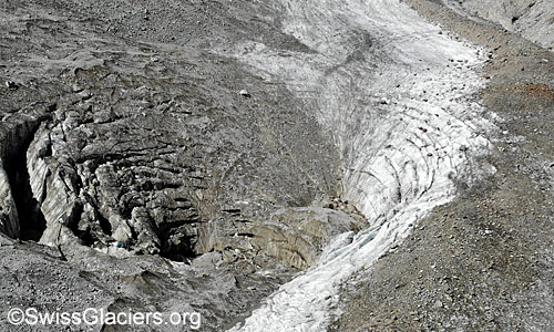 Blick von Osten in den westlichen Einsturztrichter im Oberaargletscher am 18. Juli 2025.