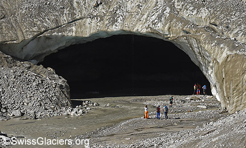 Gletschertor des Oberaargletschers am 2. Juli  2022, ca. 9:30 Uhr