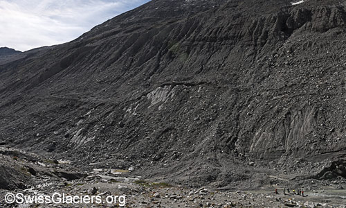 Toteis auf der Südseite des Oberaargletschers am 18. Juli 2025.