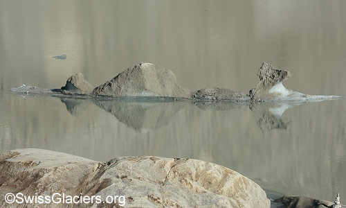 Mit Sand bedeckte Eisscholle am 29.7.2024.