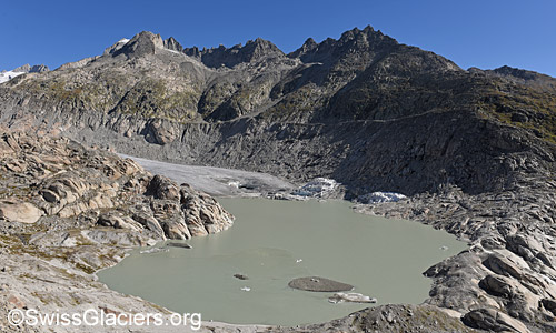 Gletscherende, Eisgrotte  und proglazialer See von der Westmoräne des Rhonegletschers aus am 26.9.2023.
