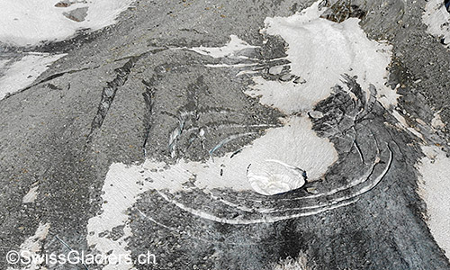 Toteiskegel Tiefengletscher: Einsturztrichter Nord am 4.8.2019 (Luftaufnahme).