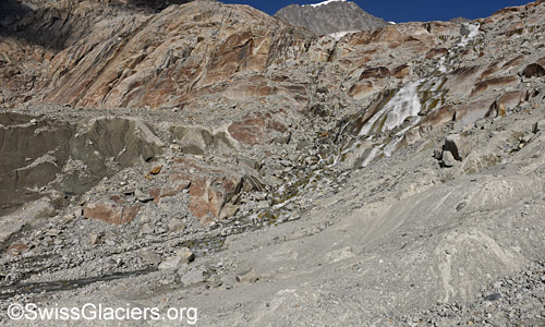 Tiefengletscher: Toteis und Wasserfall. Foto vom 12. August 2025.