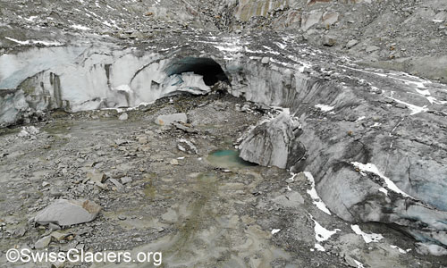 Toteis, Tunnel im Toteis und Schwemmebene am 9. August 2023.