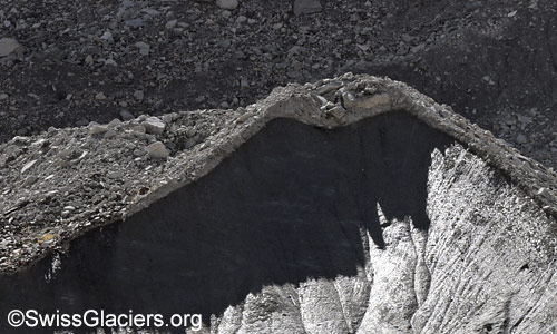 Detail eines Cliffs im südlichen Teil des Unteraargletschers am 19. September 2025
