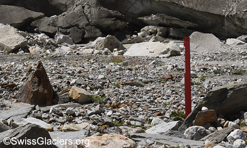 Fremdkörper im Vorfeld des Unteraargletschers. Status 24. Juni 2023