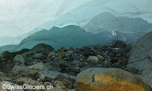 Hohlraum unter dem westlichen Rest des Toteiskegels am 10.7.2019.