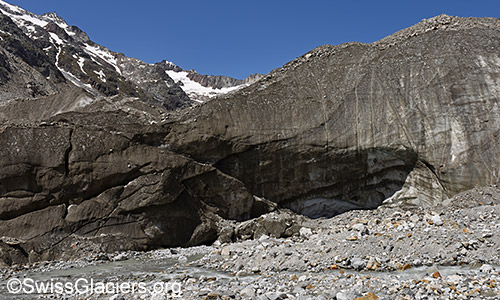 Mittleres Gletschertor des Unteraargletschers am 11. Juni 2022