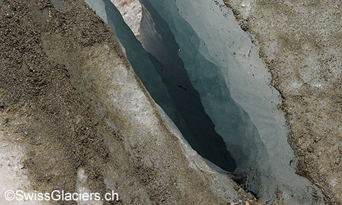 Spalte im westlichen Rest des Toteiskegels am 10.7.2019.