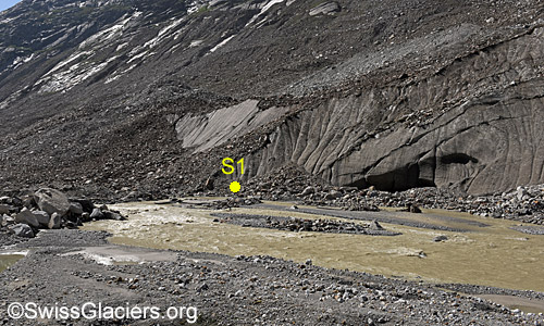 Südliches Gletschertor S1 des Unteraargletschers am 24. Juni 2023.