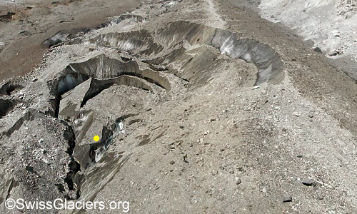 Zerfallserscheinungen im Unteraargletscher am 25. Juli 2024.