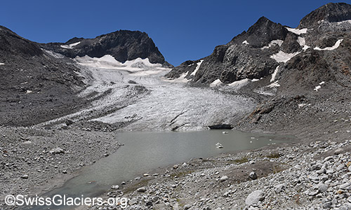 An overview of the western lake in front of the Witenwasseren glacier.