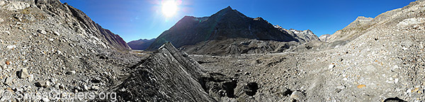 Eisblock vor dem Unteraargletscher von Norden (Luftaufnahme)