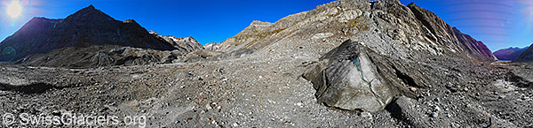 Eisblock vor Unteraargletscher von Süden (Luftaufnahme).