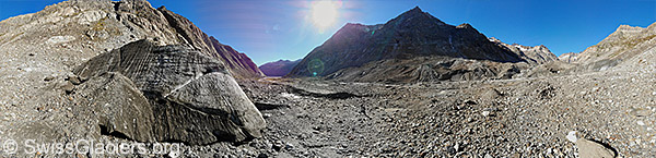 Eisblock vor Unteraargletscher von Westen (Luftaufnahme).