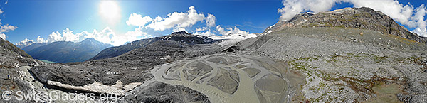 Mäander im Vorfeld des Schwarzberggletschers (Luftaufnahme).