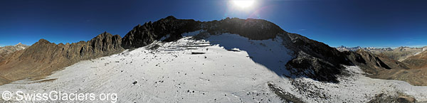 Muttgletscher: Spaltenzone am Fuss des Gross Muttenhorn am 29.9.2023